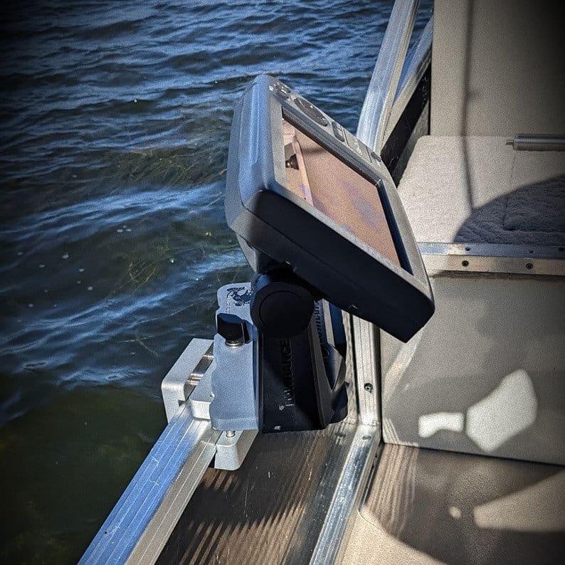 Basic Pontoon Rail Control Screen Mount - Image 4